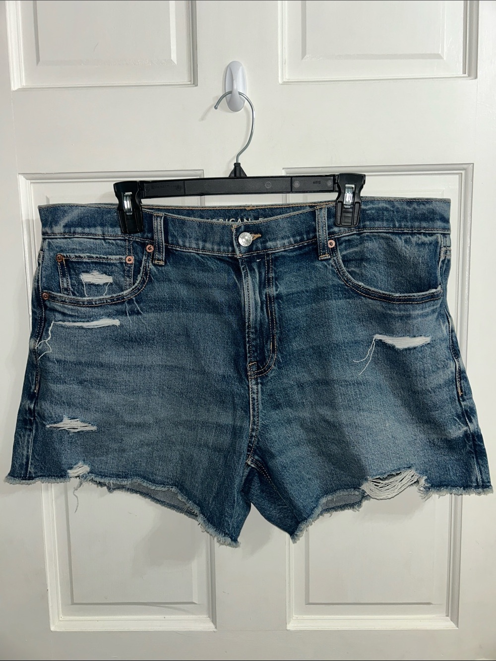 American Eagle Ex-Boyfriend Low Rise Stretch Distressed Shorts NWT
